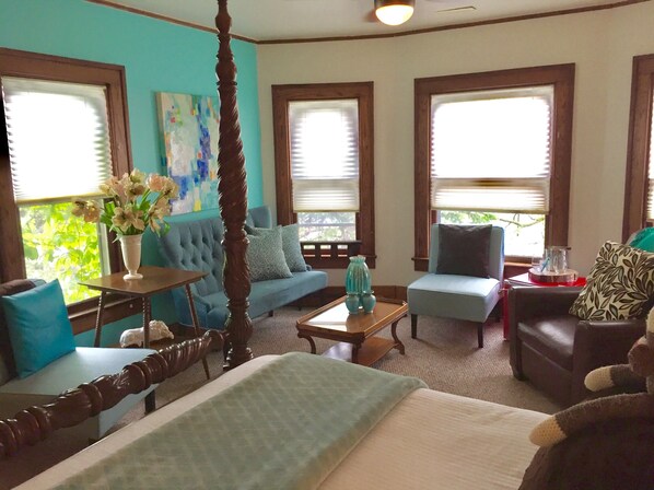 ميني بار ومكواة/لوح كي وواي فاي مجانًا وملاءات أسرّة