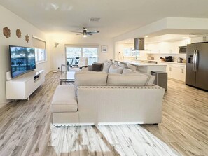 Smart-TV, bøker, musikkbibliotek og filmbibliotek