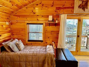 1 bedroom, WiFi, bed sheets - Eagles Nest 1 BR Cabin - Close to Beech Mtn (Banner Elk)