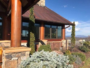 Property grounds - Eagles Nest 1 BR Cabin - Close to Beech Mtn (Banner Elk)