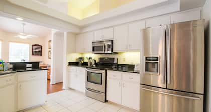 Spacious modern pool home, Family & Golf trips - 4727