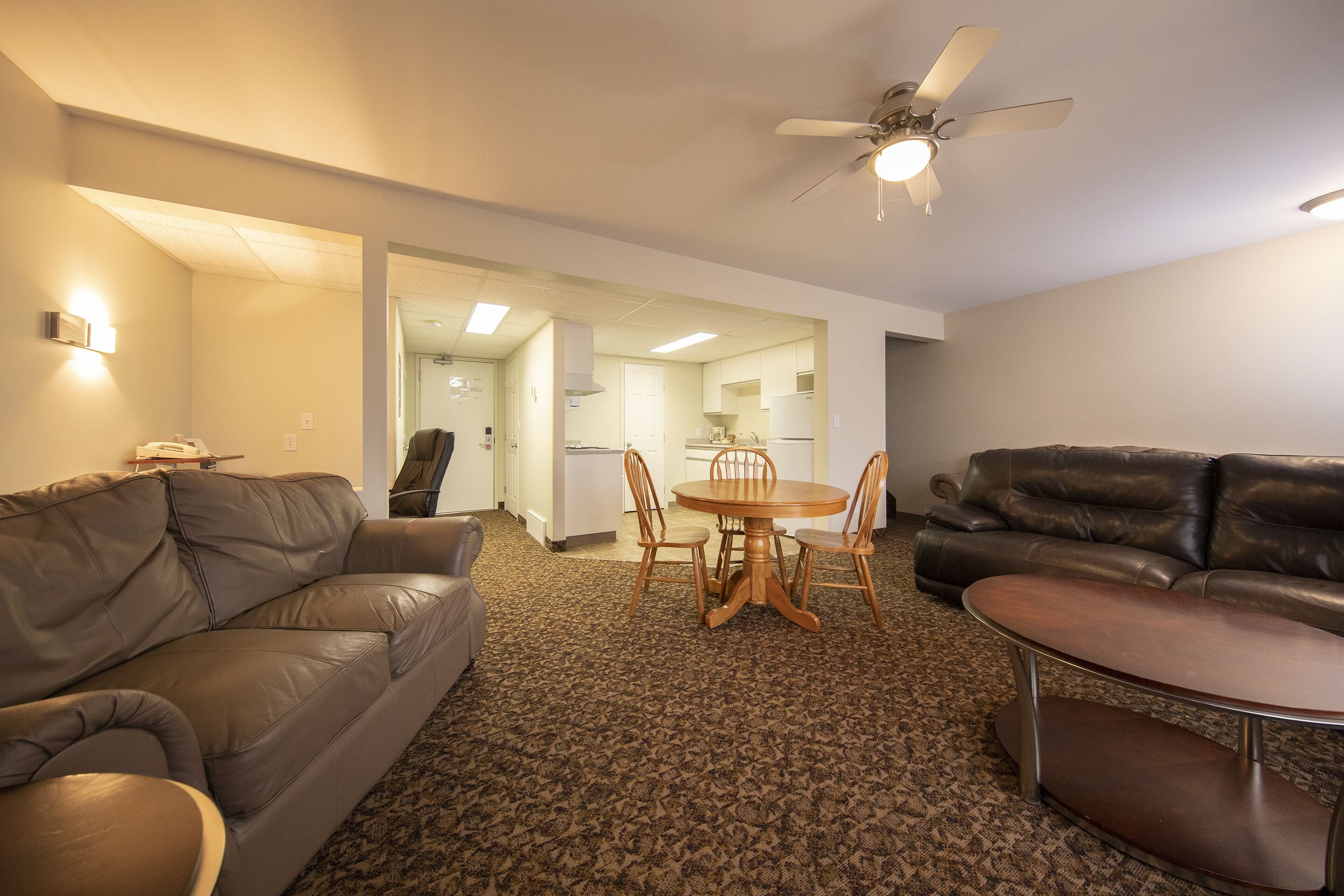 microwave, coffee/tea maker