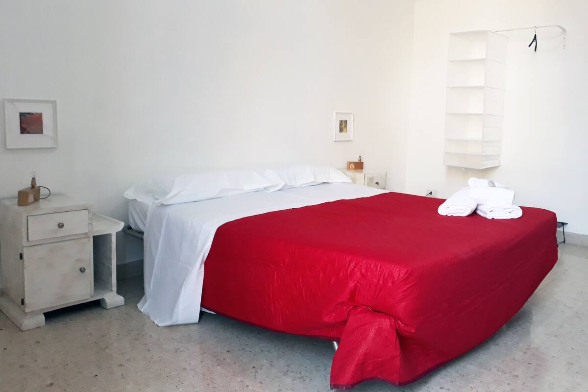 Individually furnished, desk, cots/infant beds, free WiFi