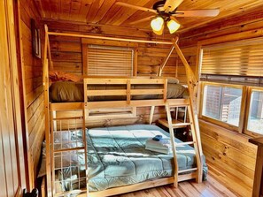 2 bedrooms, WiFi, bed sheets - Eagles Nest 2 BR Cabin - Close to Beech Mtn (Banner Elk)