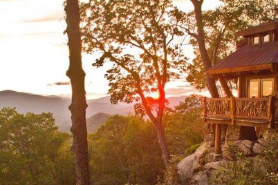 Eagles Nest 2 BR Cabin - Close to Beech Mtn