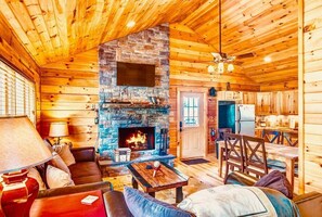 Interior - Eagles Nest 2 BR Cabin - Close to Beech Mtn (Banner Elk)
