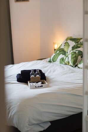 3 bedrooms, desk, iron/ironing board, travel cot - # KAAISTRAAT2 City Center Ostend (Oostende)
