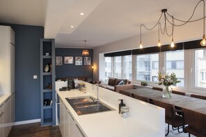 Fridge, microwave, oven, stovetop - # KAAISTRAAT2 City Center Ostend (Oostende)