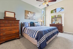 4 bedrooms, iron/ironing board, travel crib, free WiFi - "The Beauty", a SPLENDID Townhome Near Disney - Free WiFi, sleeps 8 comfortably! (Kissimmee)