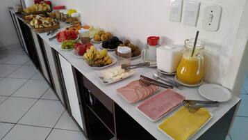 Tägliches inbegriffenes Frühstücksbuffet