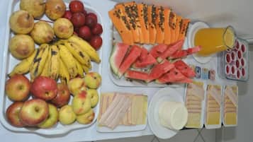 Café da manhã com buffet grátis todos os dias
