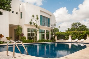 Outdoor pool - Boutique House Cancun (Cancun)