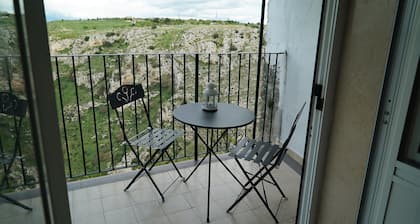 Appartement de luxe avec balcon donnant sur le rocher