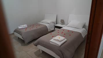 2 bedrooms, in-room safe, WiFi, bed sheets