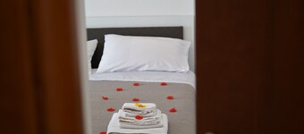 Deluxe apartment with balcony overlooking the rock