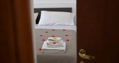 Deluxe apartment with balcony overlooking the rock