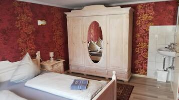 Comfort Apartment (Eleonora) | 3 bedrooms, desk, soundproofing, iron/ironing board