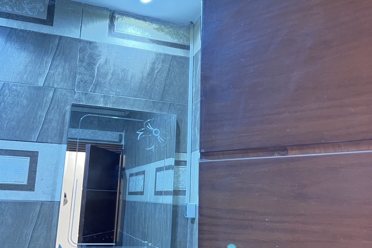 triple room | bathroom | rainfall showerhead, slippers, towels, soap