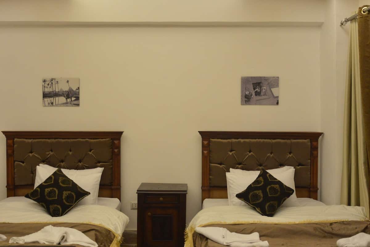 Deluxe Double Room | Minibar, blackout drapes, WiFi (free), individually decorated