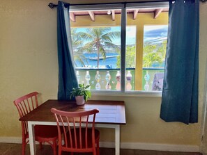 Free WiFi, bed sheets - The Waterfront Inn - Hostel (English Harbour)