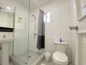Economy Room | Bathroom