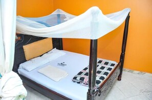1 bedroom, desk, bed sheets - Dreamz Recreation Center (Jinja)