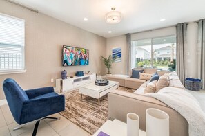 42-inch LED TV with cable channels, TV - Encore Club 6 BR - Games - BBQ - Pool (Kissimmee)