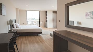 Junior King Suite | 1 camera, biancheria da letto di alta qualità, copriletto in piuma