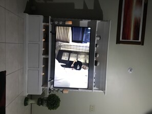 2 bedrooms, WiFi, bed sheets - White diamond bed and breakfast (Runaway Bay)