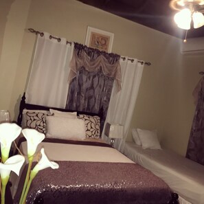 2 bedrooms, WiFi, bed sheets - White diamond bed and breakfast (Runaway Bay)
