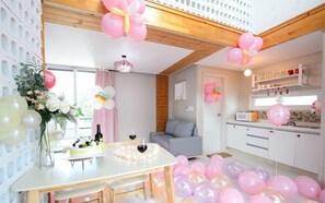 ROUTE 0.4 | Coin séjour | Télévision à écran plat