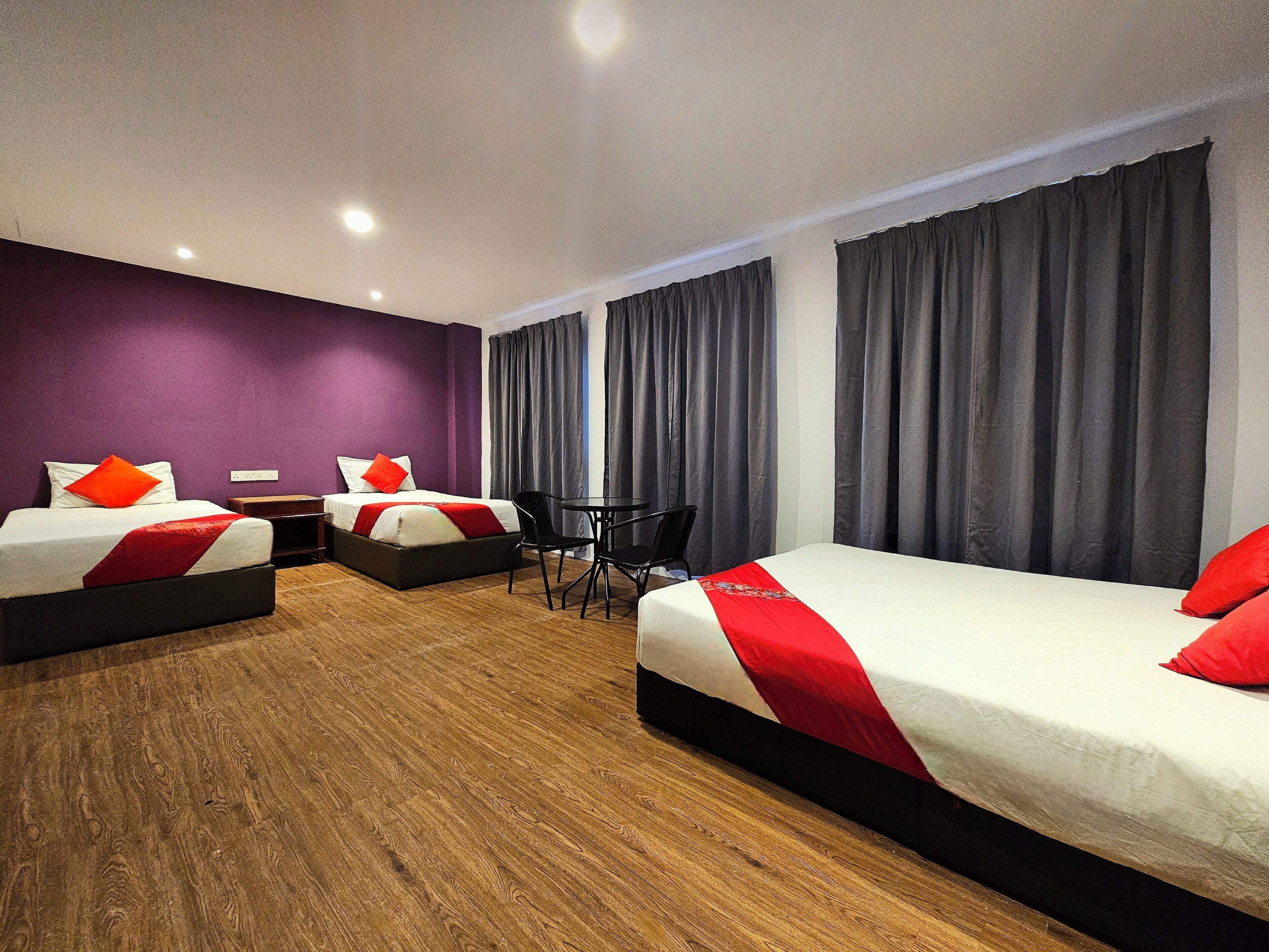 Deluxe Quadruple Room, 3 Bedrooms | Desk, soundproofing, free WiFi, bed sheets