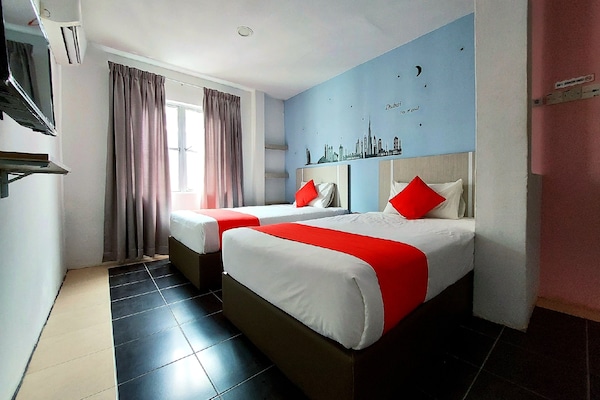 Desk, soundproofing, free WiFi, bed sheets