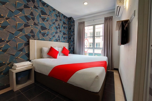 Superior Double Room, 1 King Bed | Desk, soundproofing, free WiFi, bed sheets