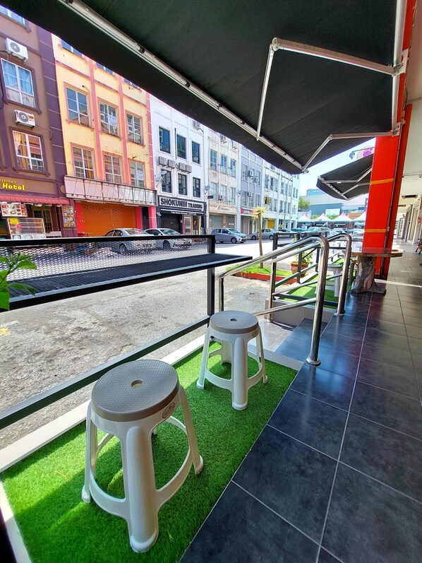 Lobby sitting area - Good2Stay Hotel (Malacca City)