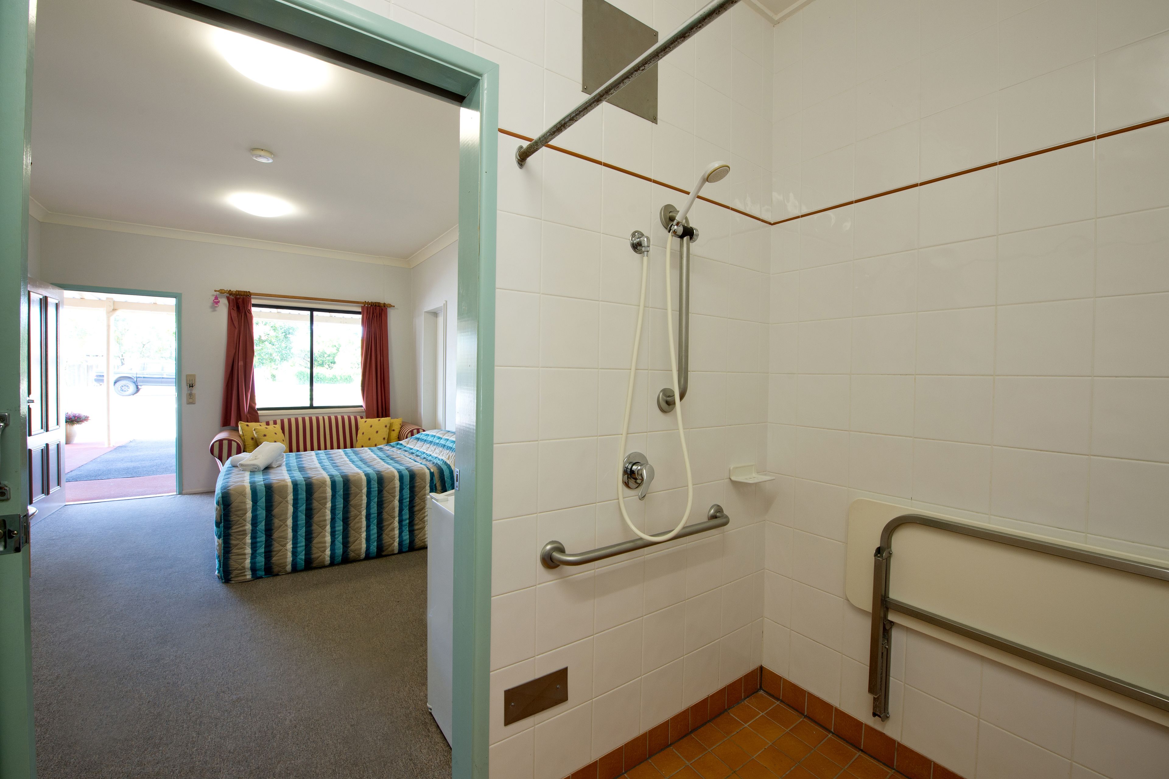 desk, soundproofing, wheelchair access