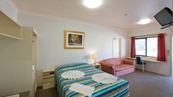 Standard Double Room | Desk, soundproofing