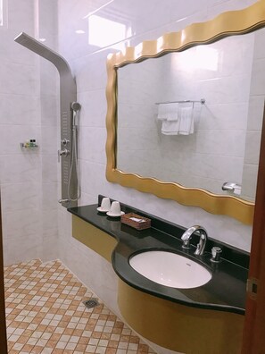 Standard Twin Room | Bathroom | Free toiletries, slippers, towels - Khach san Sao Nam (Cao Lanh)