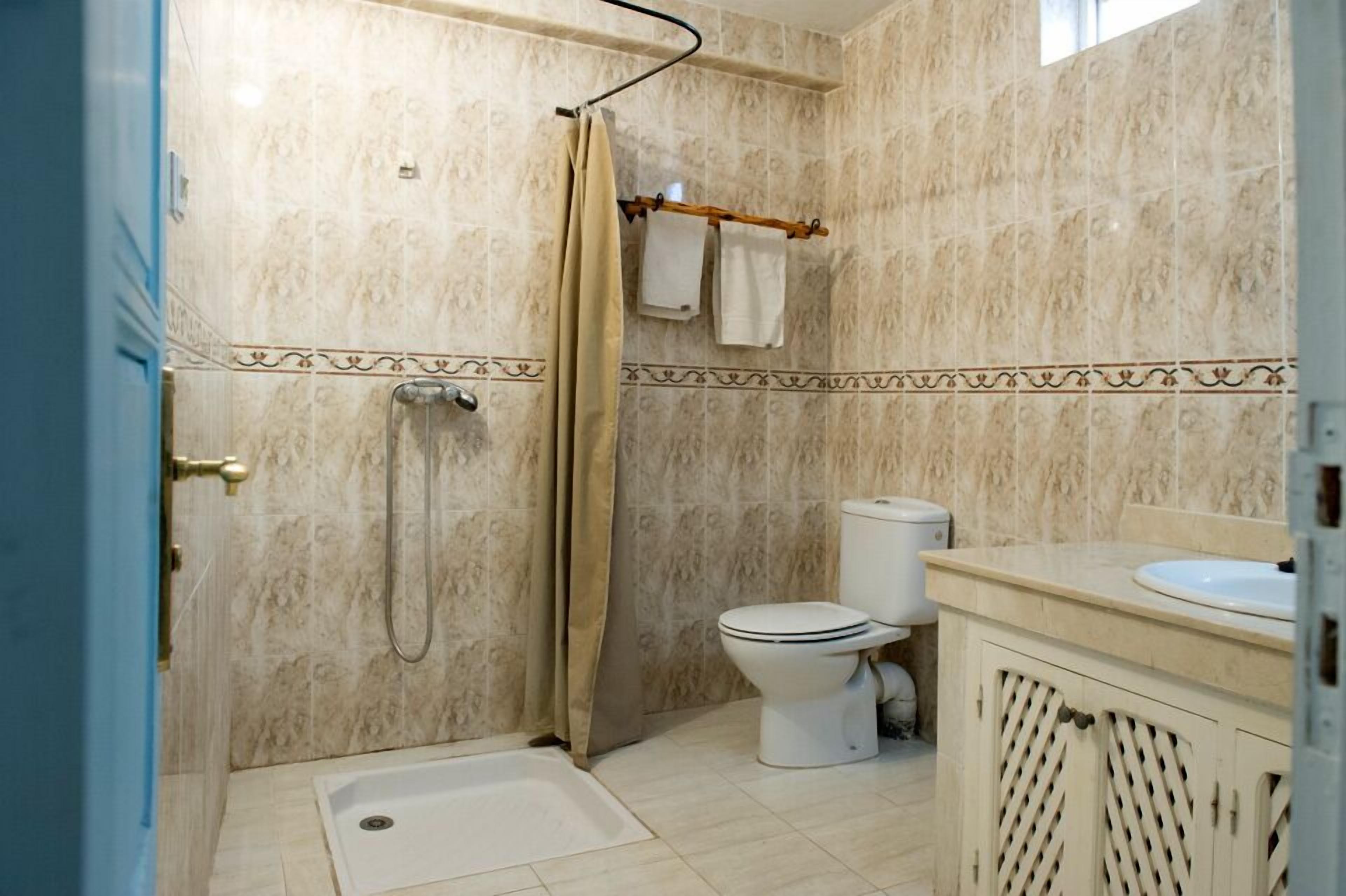 Studio (2nd Floor) | Bathroom | Shower, rainfall showerhead, towels