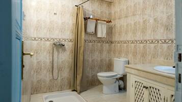 Studio (2nd Floor) | Bathroom | Shower, rainfall showerhead, towels