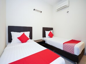 Standard Twin Room | Laptop workspace, free WiFi, bed sheets - Hotel O Jj Hotel Sitiawan (Sitiawan)
