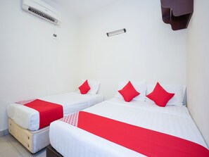 Suite superior | Espacio para trabajar con laptop, wifi gratis y ropa de cama 