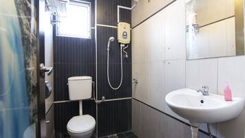 Family Double Room, Multiple Beds | Bathroom | Shower, rainfall showerhead, free toiletries, bidet
