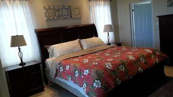3 bedrooms, desk, iron/ironing board, travel crib