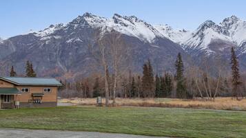 Spruce Cottage | Mountain view