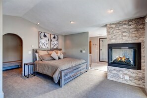 4 室のベッドルーム、アイロン / アイロン台、WiFi (無料)、ベッドシーツ