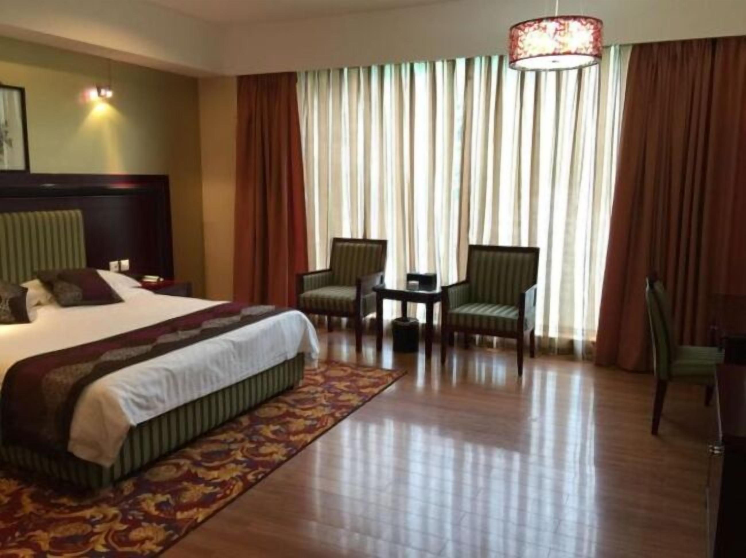Quarto casal luxo | Escrivaninha, Wi-Fi de cortesia