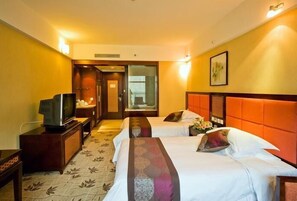 Quarto duplo, vista para a montanha | Escrivaninha, Wi-Fi de cortesia
