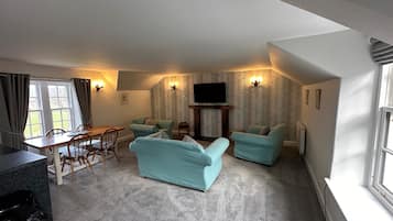 Ferienhaus, 2 Schlafzimmer (McIntyre Cottage) | Wohnbereich | LCD-Fernseher
