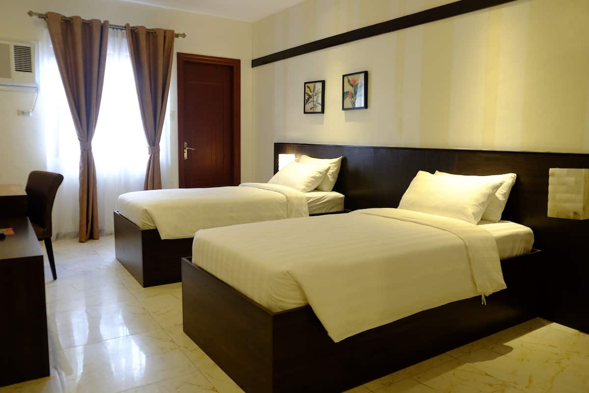 Kamar Twin Standar | Meja kerja, Wi-Fi gratis, dan seprai linen